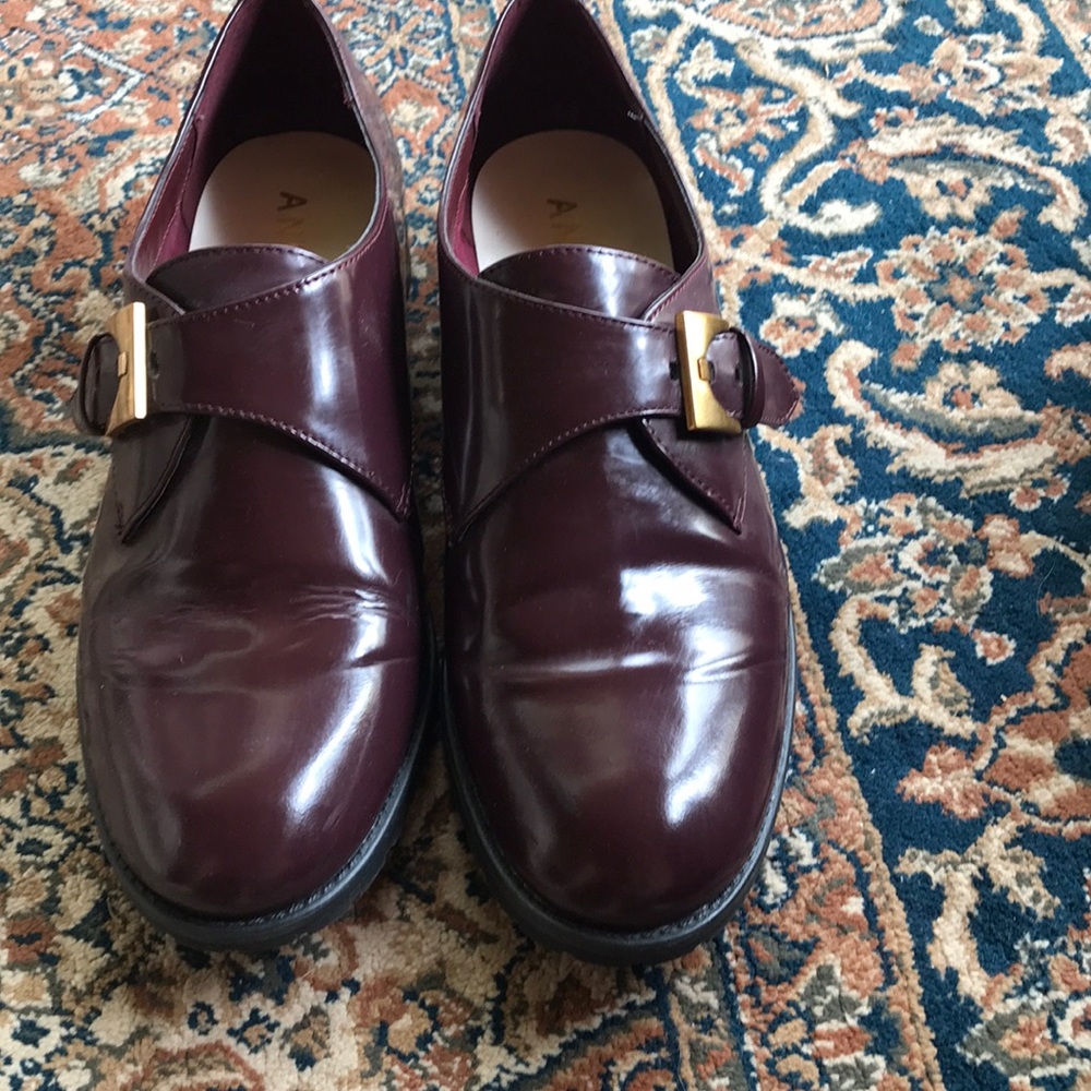 Anne Klein cute gold buckle shoes. Not red